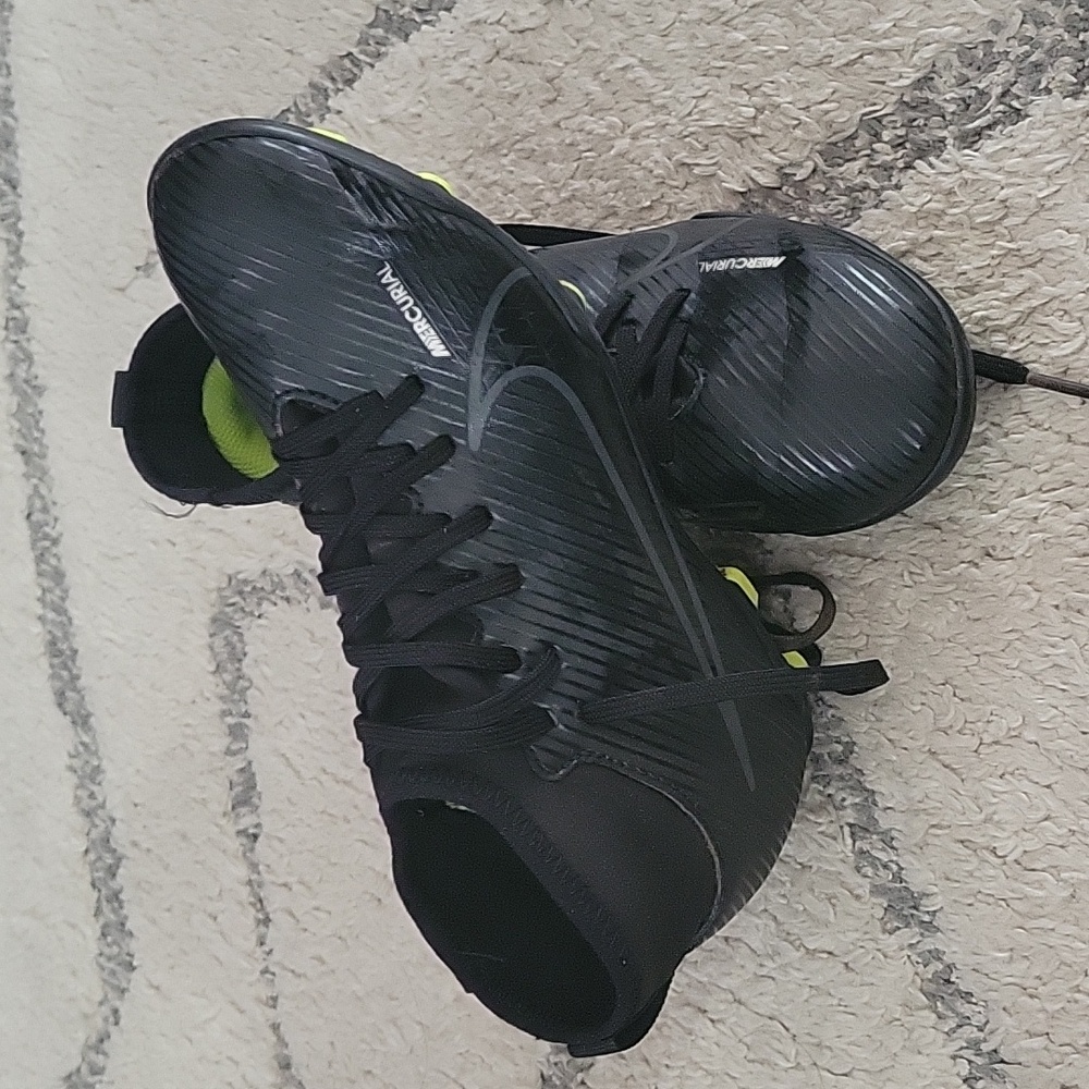 Unisex nike soccer cleats size 2